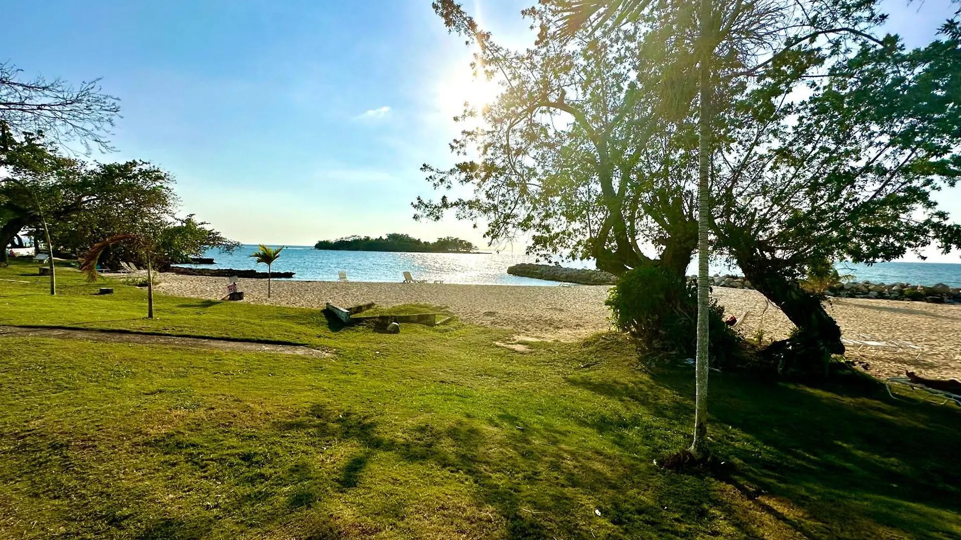 Casa Mire-Lee, Seaside Serenity At Negril 7 Miles Beach, Point Village Apartment